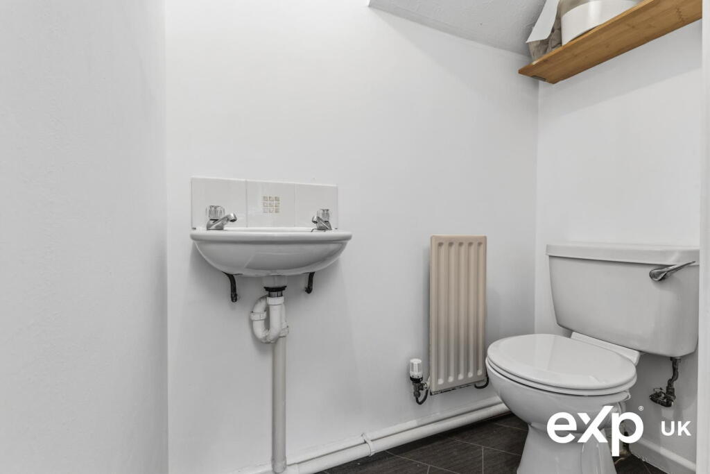 House in Bolsover, Shirebrook - More