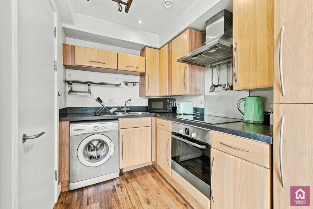 Apartment in Salford, Greater Manchester - View 5