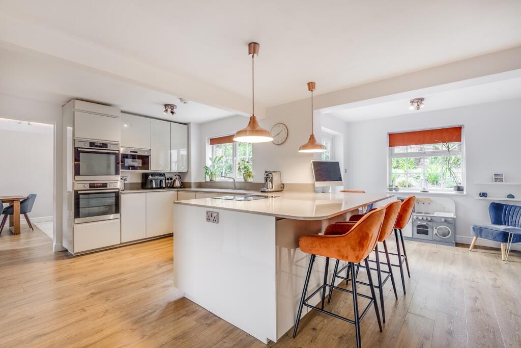 Templewood, Welwyn Garden City, Hertfordshire, AL8 7HS photo 2