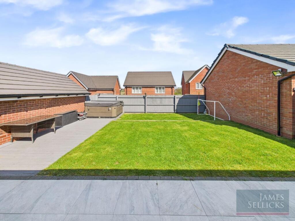 31, Zouche Way photo 4