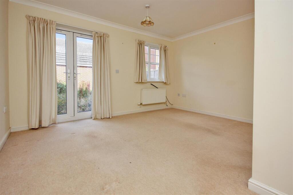 House in Rushden, North Northamptonshire - View 2