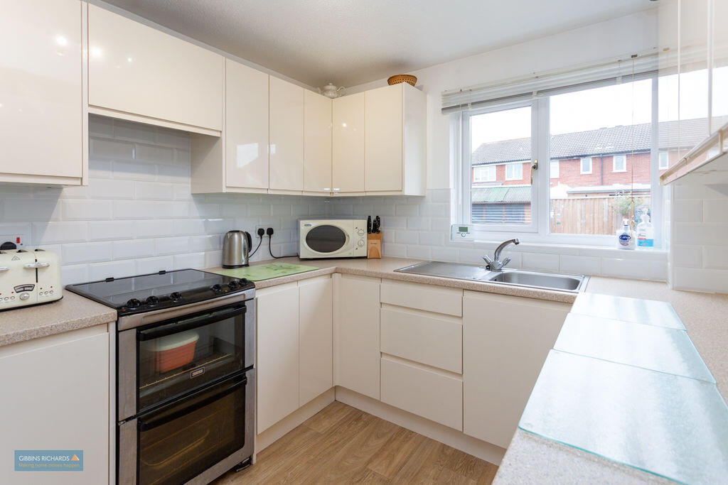15, Marden Grove, Taunton photo 4