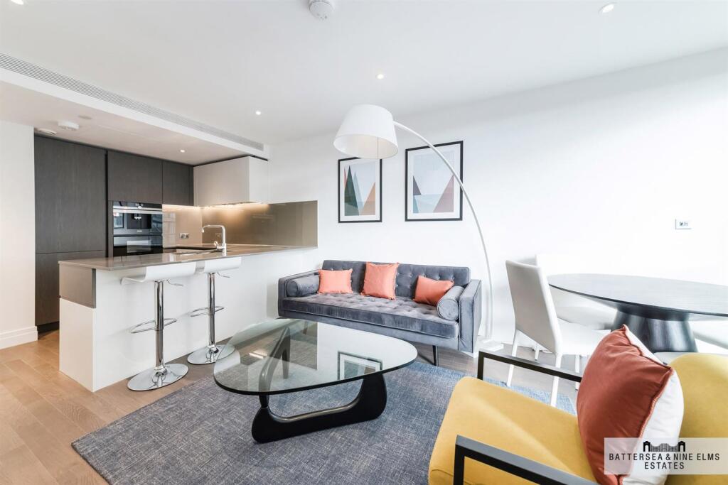 2-bed flat on Riverlight Four, Riverlight Quay, £825,000