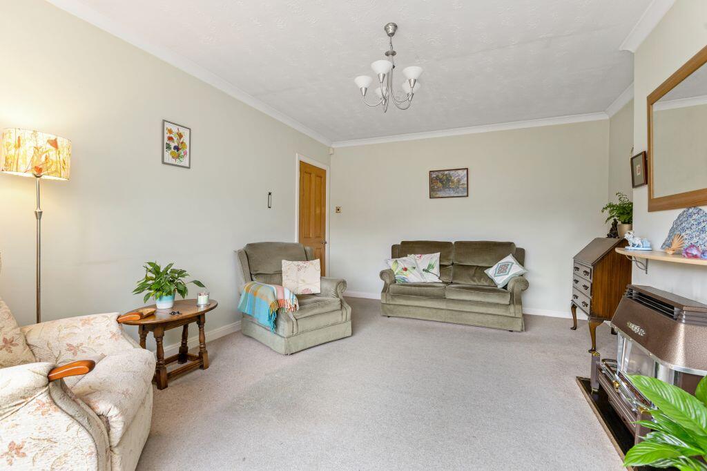 39 Craigs Gardens, Edinburgh, EH12 8HA photo 4