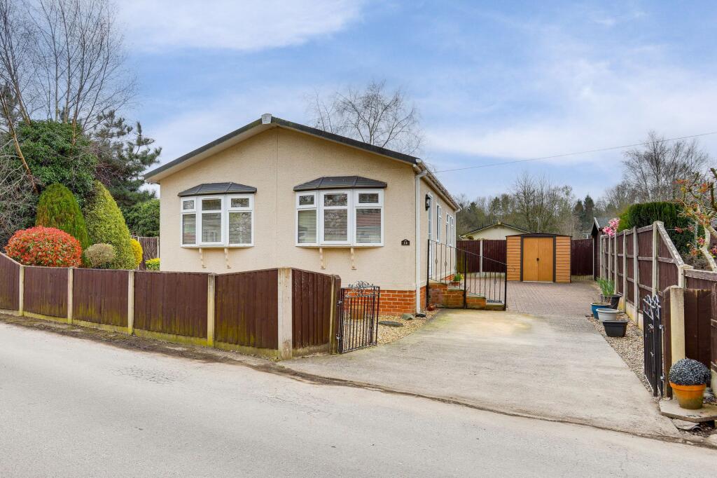 2-bed caravan on Moor Lane, Calverton, NG14, £120,000