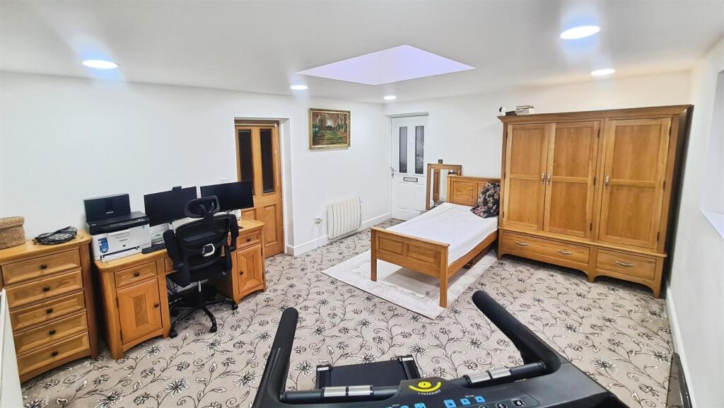 Additional image 9 of Hollybank Gardens, Bradford, BD7 4QR