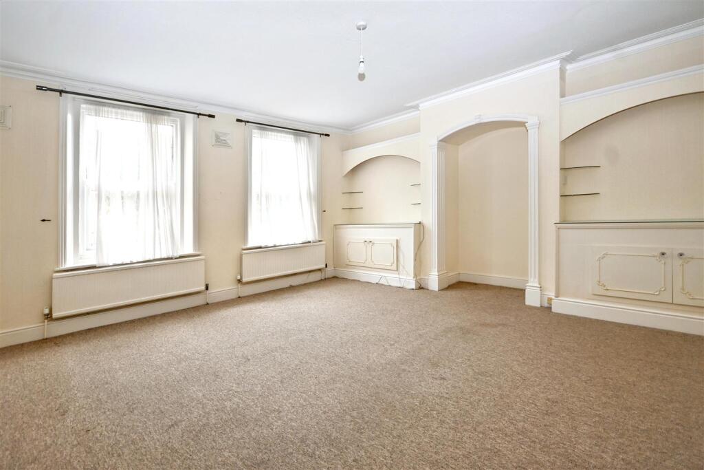 Apartment in Eastbourne, East Sussex - View 3