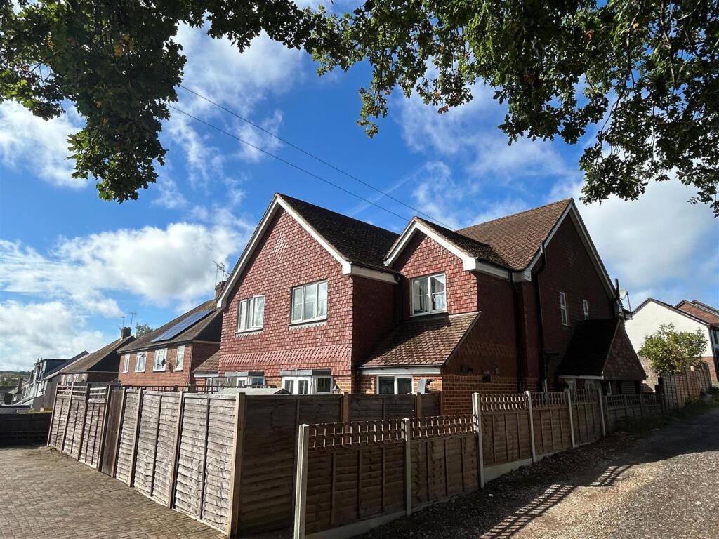 Main image of property: HILLRISE COTTAGE, KINGSTON ROAD, LEATHERHEAD, KT22
