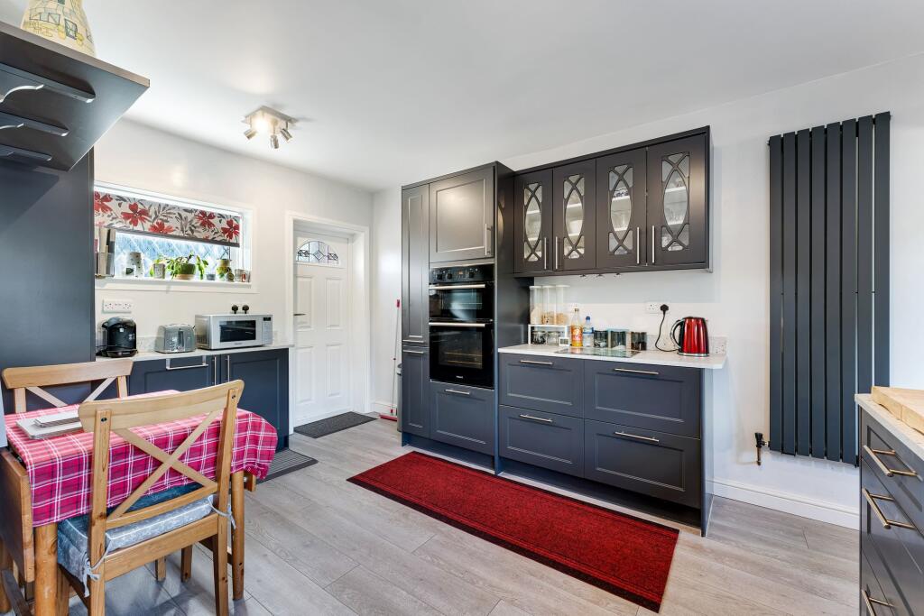 Hayes Crescent, Frodsham, WA6 photo 4