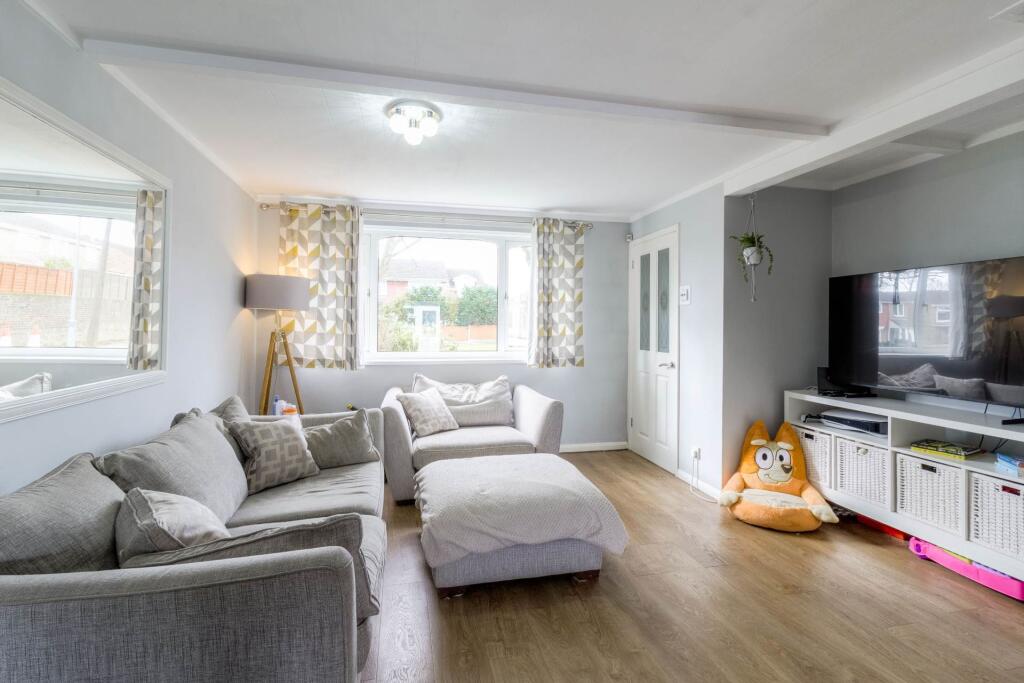 Roxburgh Way, Bletchley photo 4