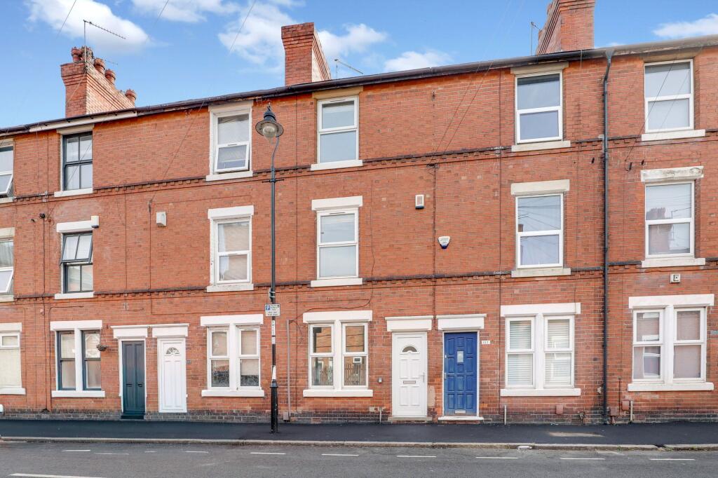 Main image of property: Wilford Crescent East, Nottingham, NG2