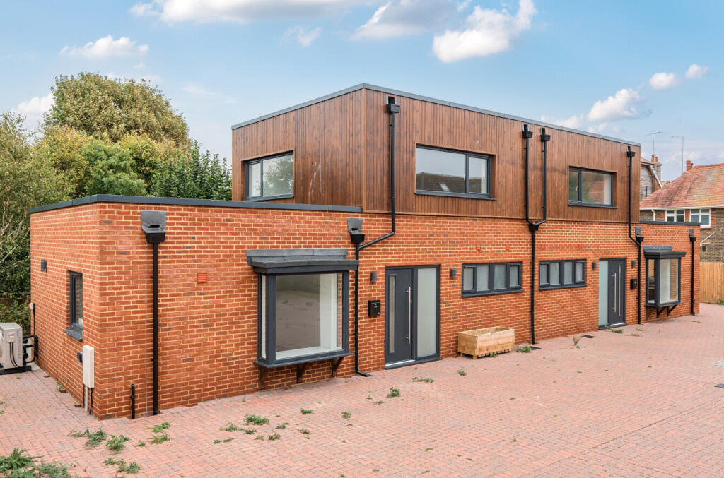Pavilion Road, Worthing, BN14