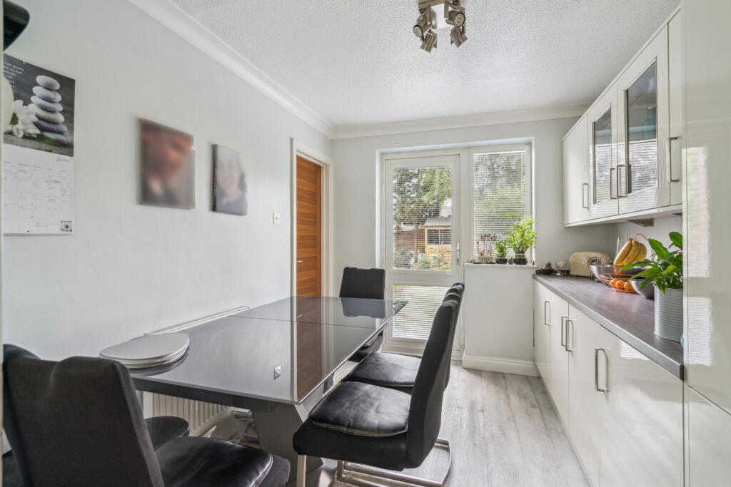 Wiltshire Lane, Pinner, HA5 photo 4