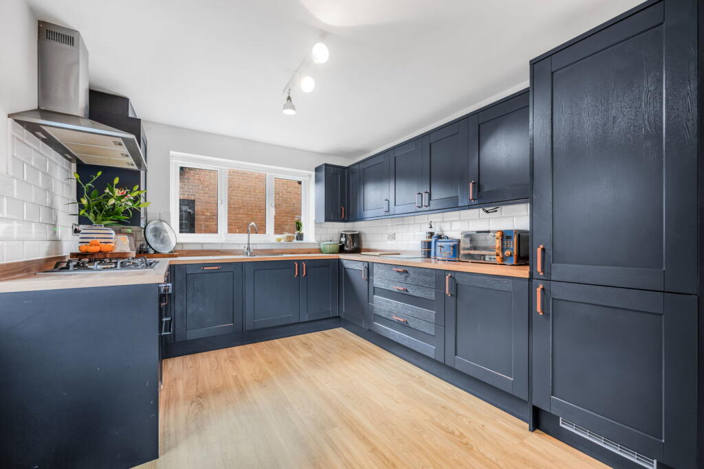 House in Toddington, Central Bedfordshire - View 4
