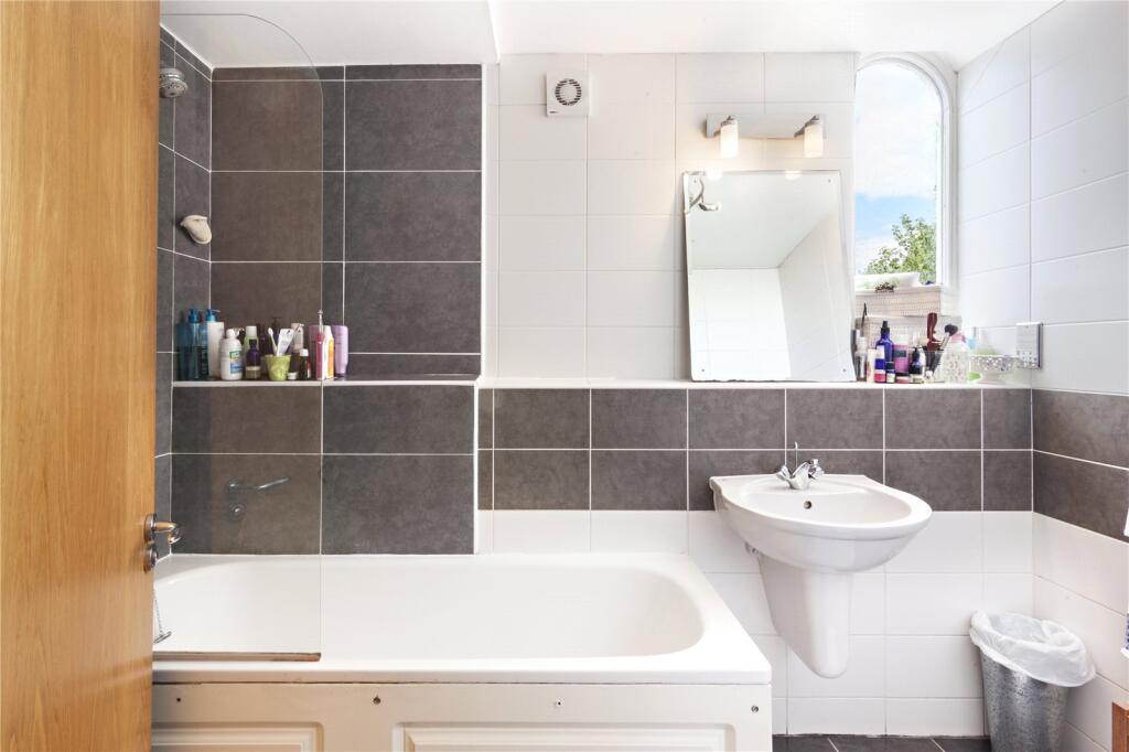 Apartment in London - View 4