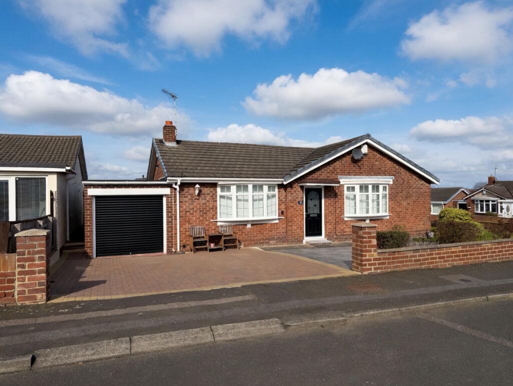2-bed house on Huntley Crescent, Winlaton, Blaydon-on-Tyne, £200,000