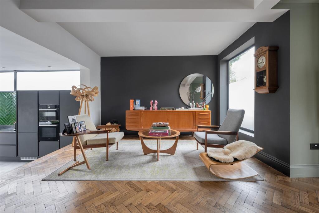 House in London, South Woodford - More