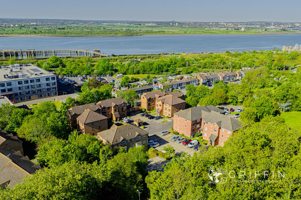 Wingrove Drive, Purfleet-On-Thames, RM19 photo 3
