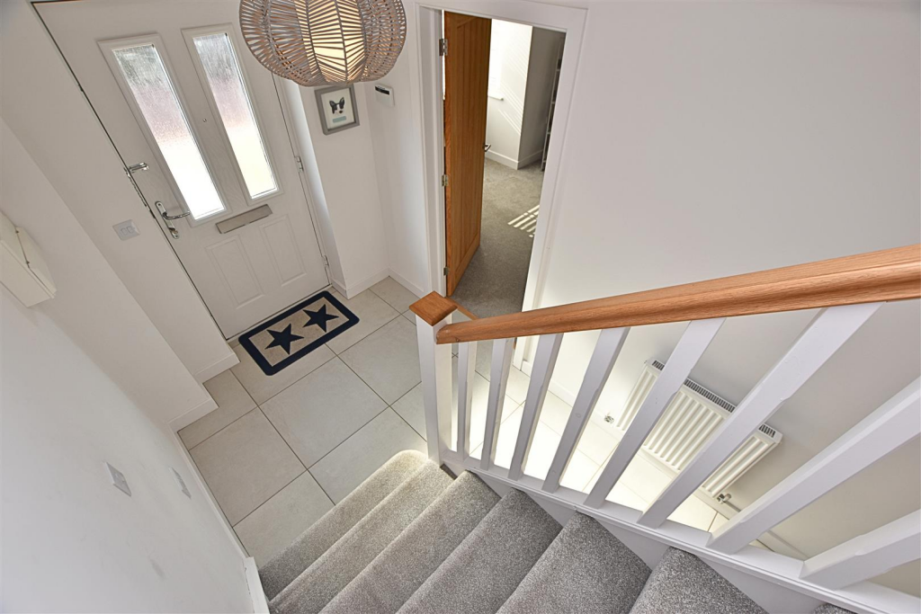 House in New Waltham, Becklands - View 5
