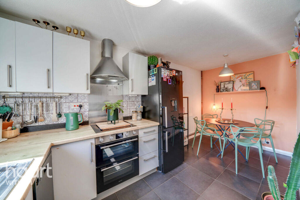 Hillary Close, Heybridge photo 5