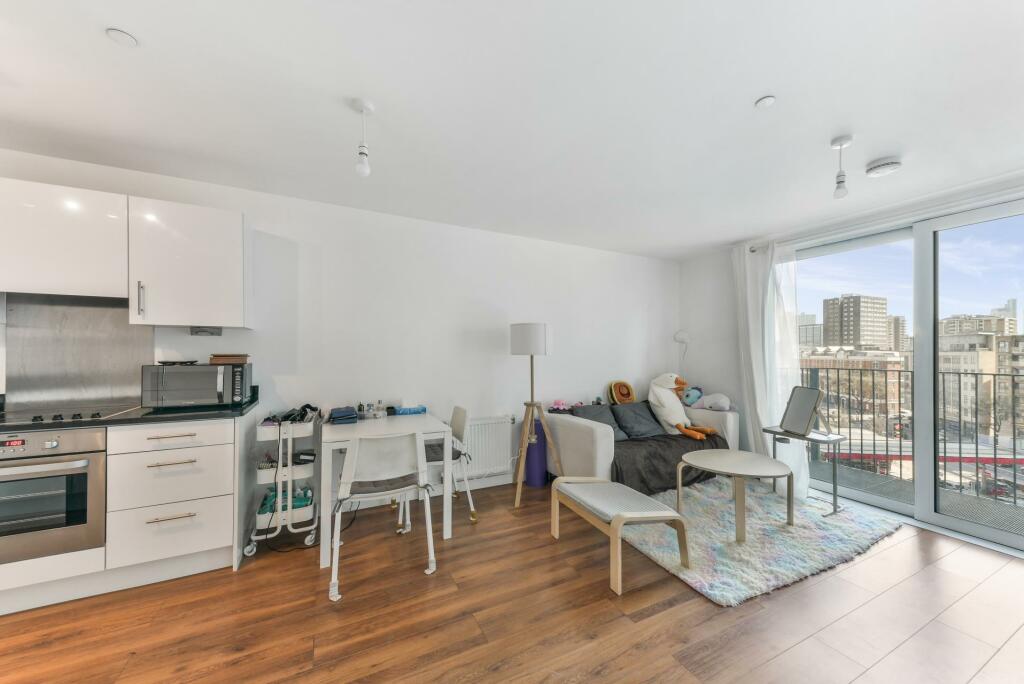 Apartment in London, St Luke's, Finsbury - View 3