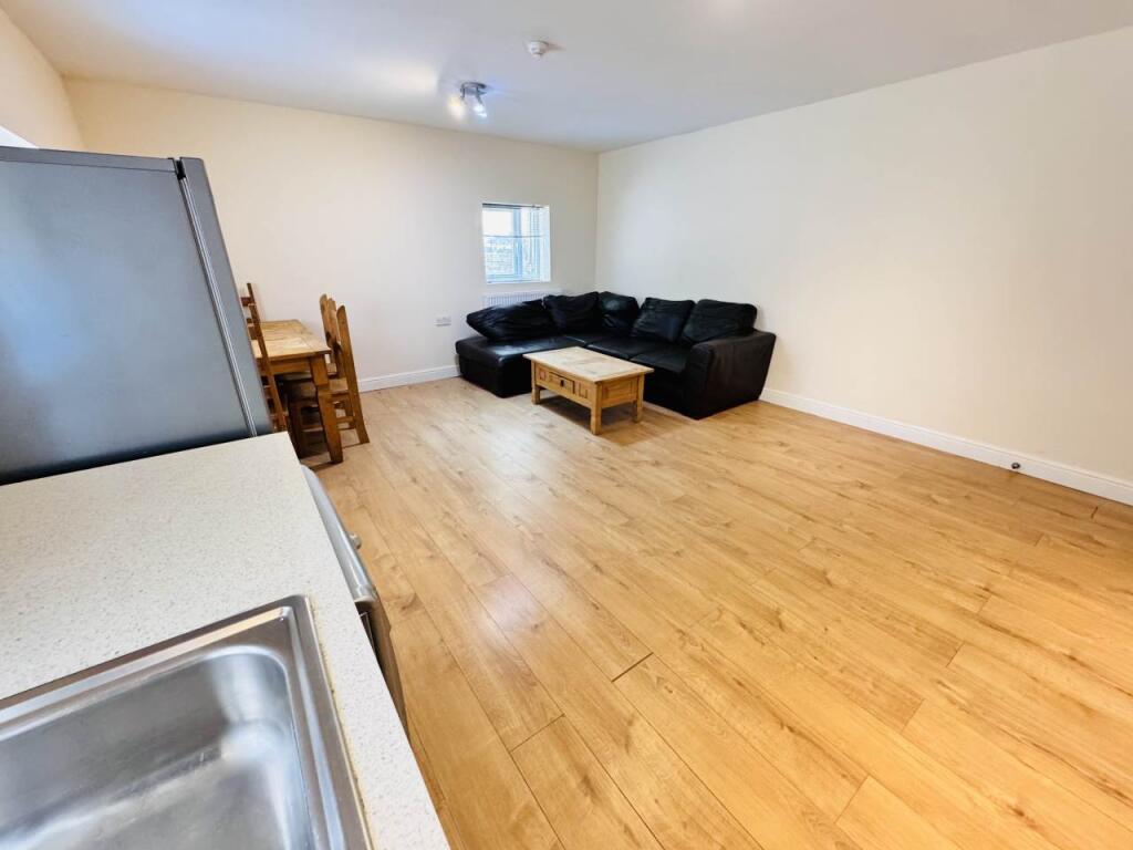 Apartment in Cardiff, Maindy, Cathays - More