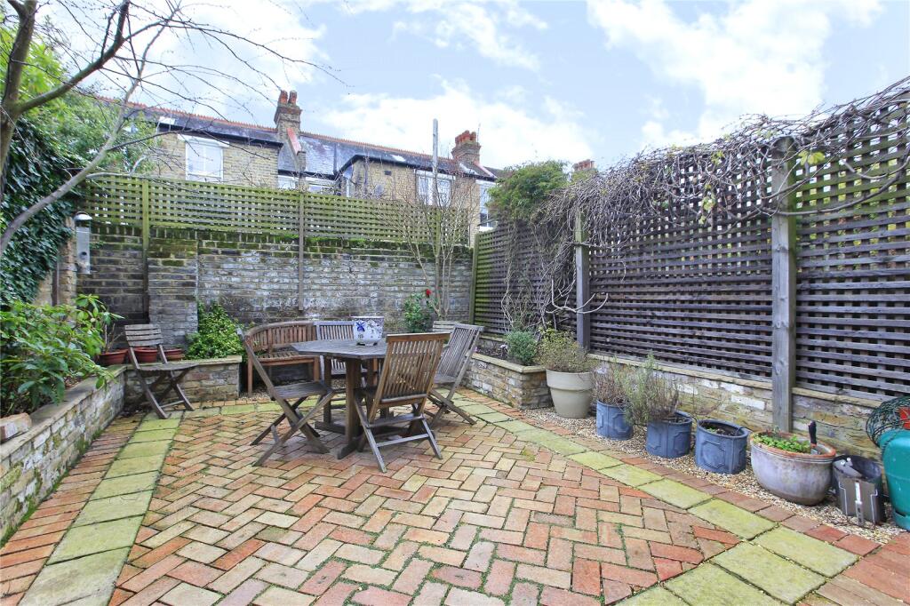 House in London - View 2