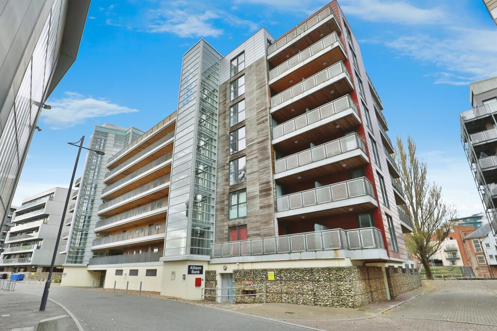 Studio flat on Geoffrey Watling Way, Norwich, £110,000