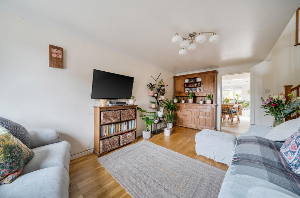 Graylag Crescent, Walton Cardiff, Tewkesbury photo 3