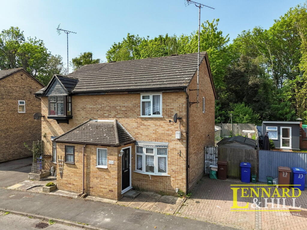 3-bed semi-detached on Bankfoot, Badgers Dene, Grays, £375,000