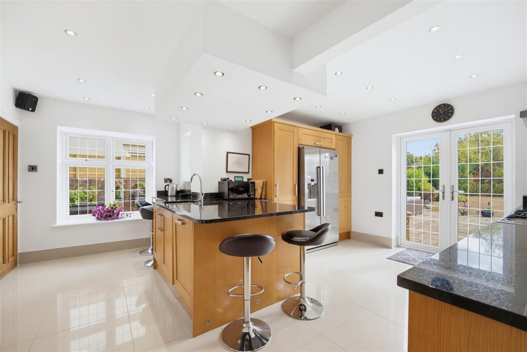 House in Richings Park, Iver - View 5
