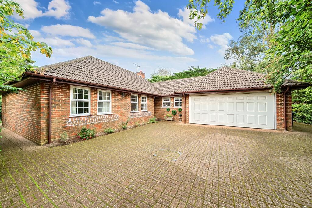 Main image of property: Kimbers Drive, Burnham, Buckinghamshire, SL1