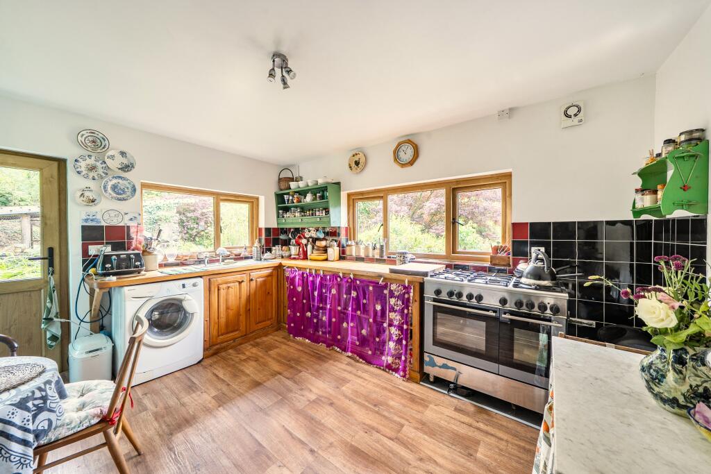 House in Swansea, Llanfihangel Rhos-y-Corn - More