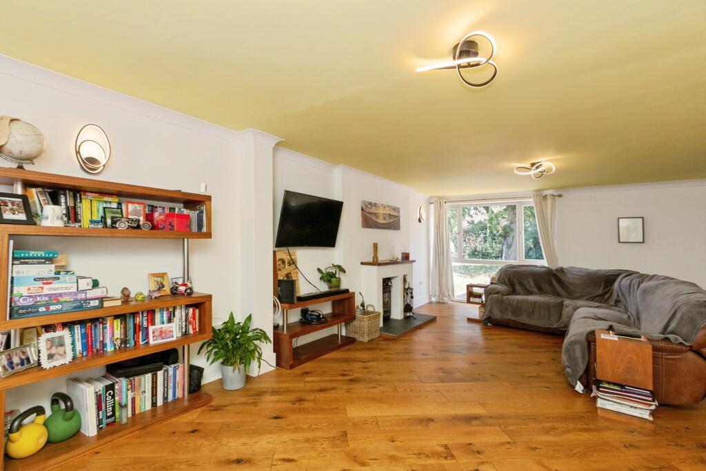 House in Blackwater, Darby Green, Yateley - View 4