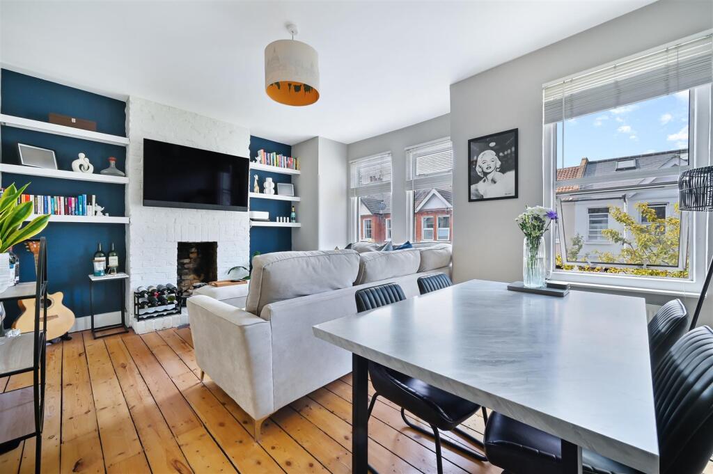 Apartment in London - More