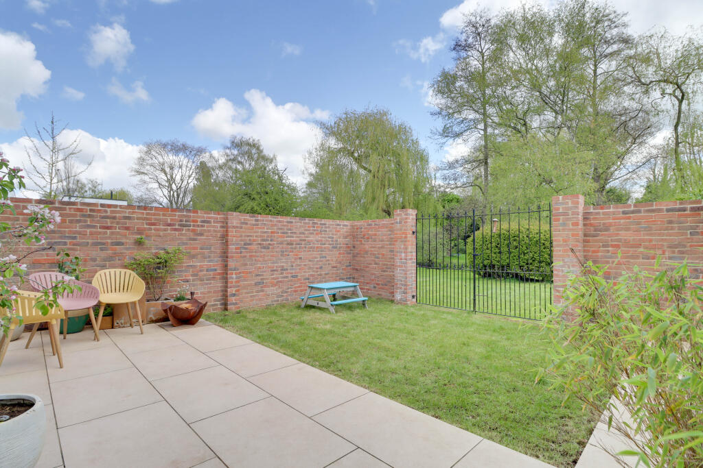 House in St Albans, Redbourn - View 4