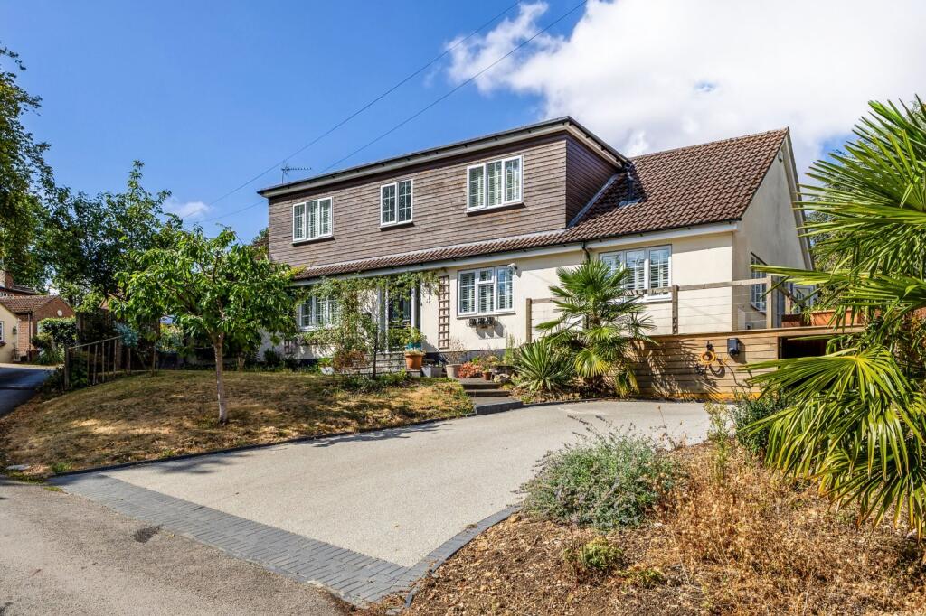 Main image of property: Broom Hill, Welwyn, Hertfordshire, AL6