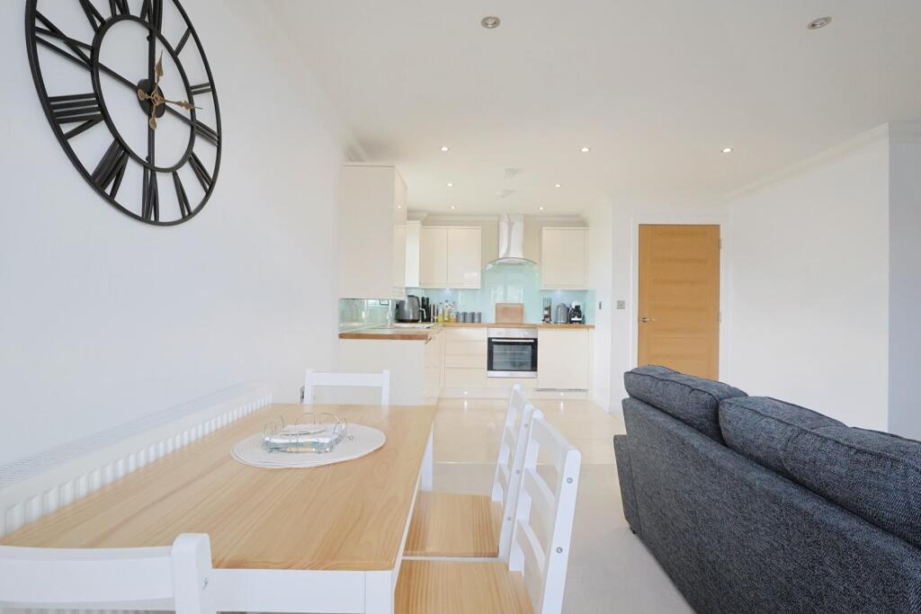 Apartment in Poole - More
