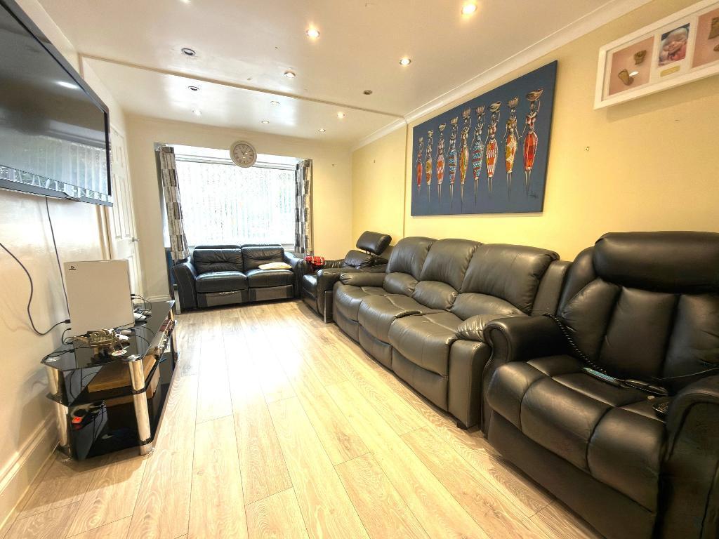 Longbrooke, Houghton Regis, Bedfordshire, LU5 5QX photo 2