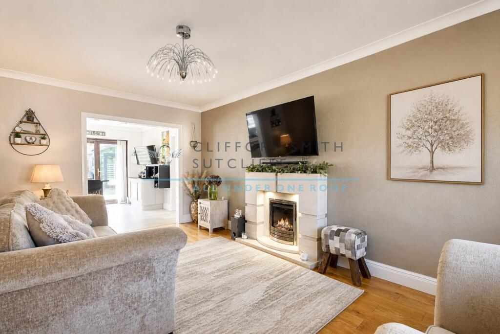 Berwick Drive, Burnley photo 4