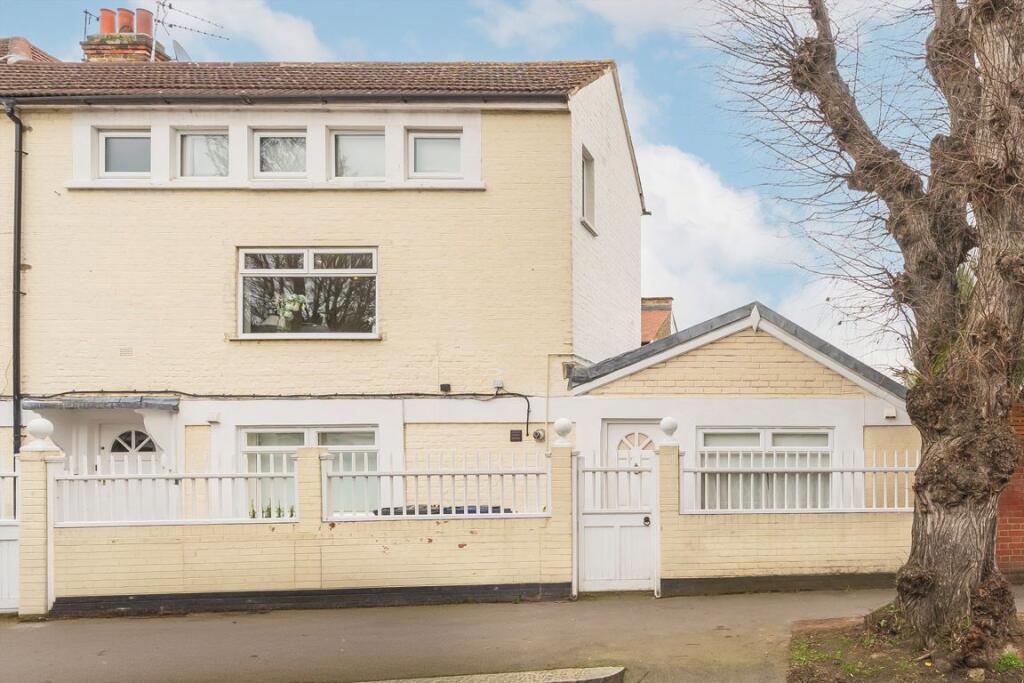 Main image of property: The Avenue, Chiswick