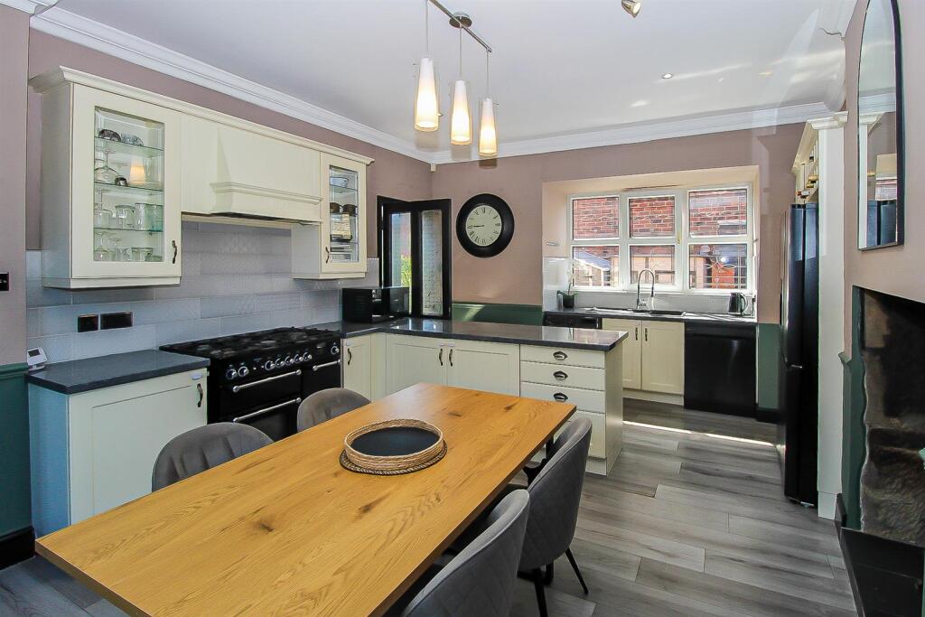 House in Wakefield - View 4
