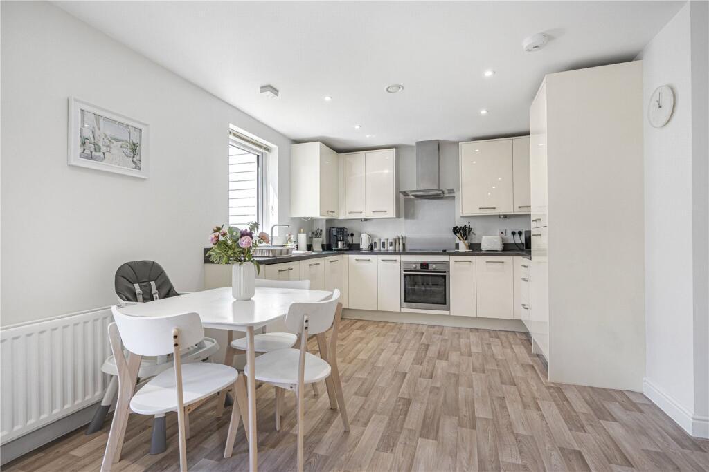 Apartment in Runnymede, Bleriot Gate, Addlestone - View 3