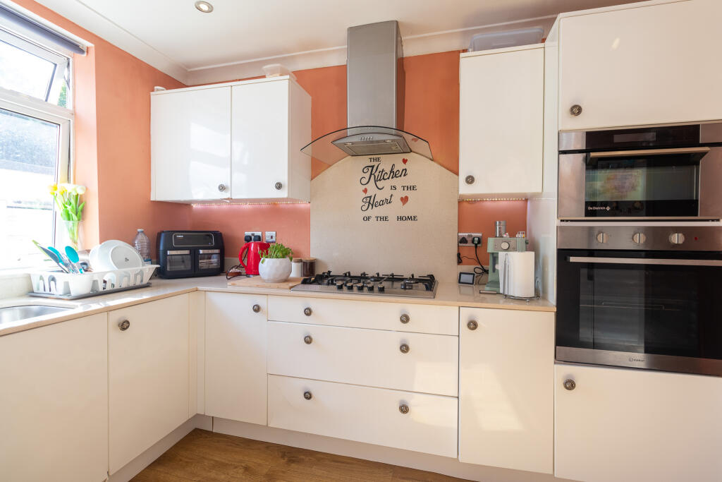 House in Surrey Heath, Surrey - View 3