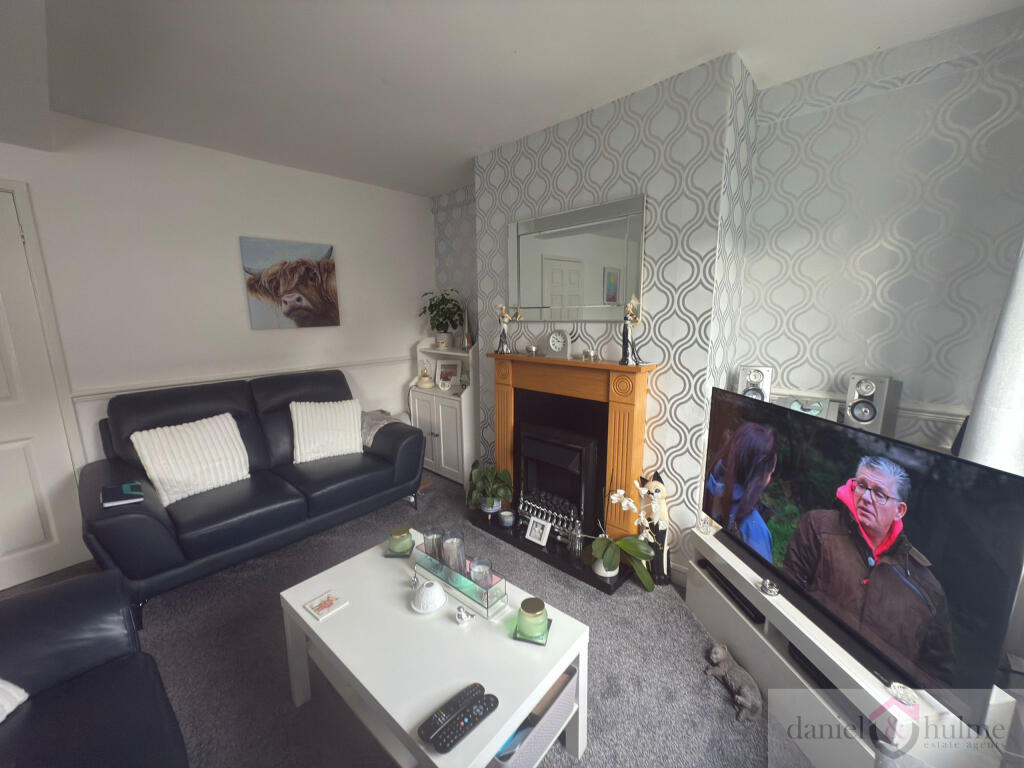 Studio house on Glebeville, Leek, ST13 5QU, £189,950