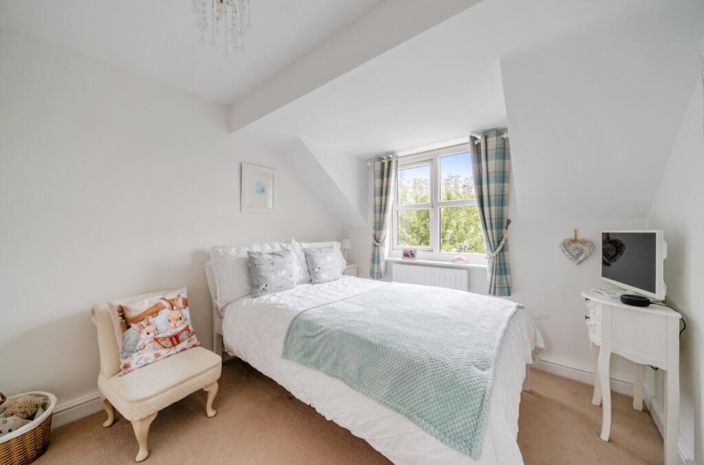 House in Nottingham, Wollaton Vale - More