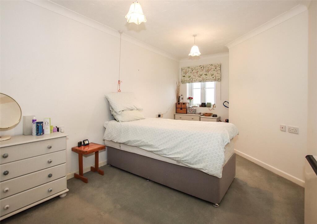 Apartment in Lymington - View 5