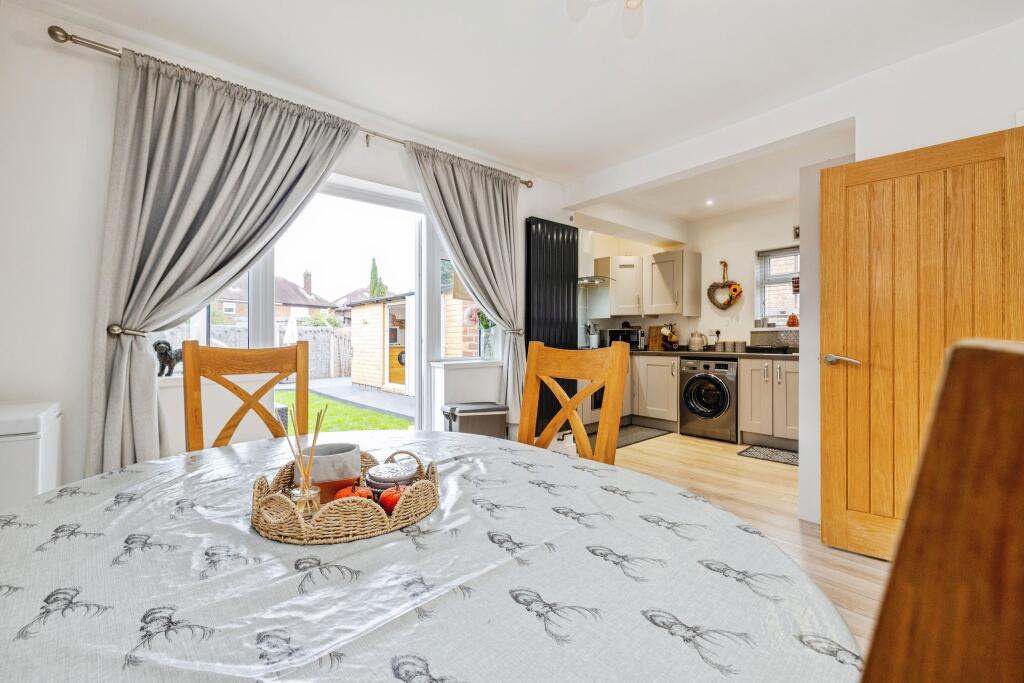 3-bed semi-detached on Buttery Close, Lincoln, LN6, £240,000