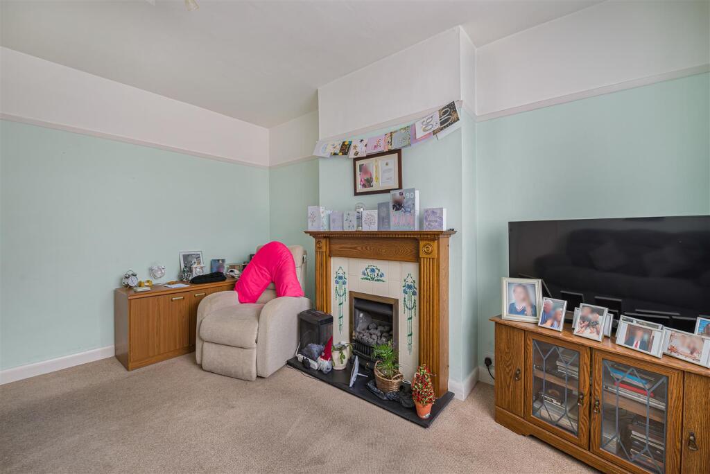 Apartment in Sidcup, Hurst, Albany Park - View 3