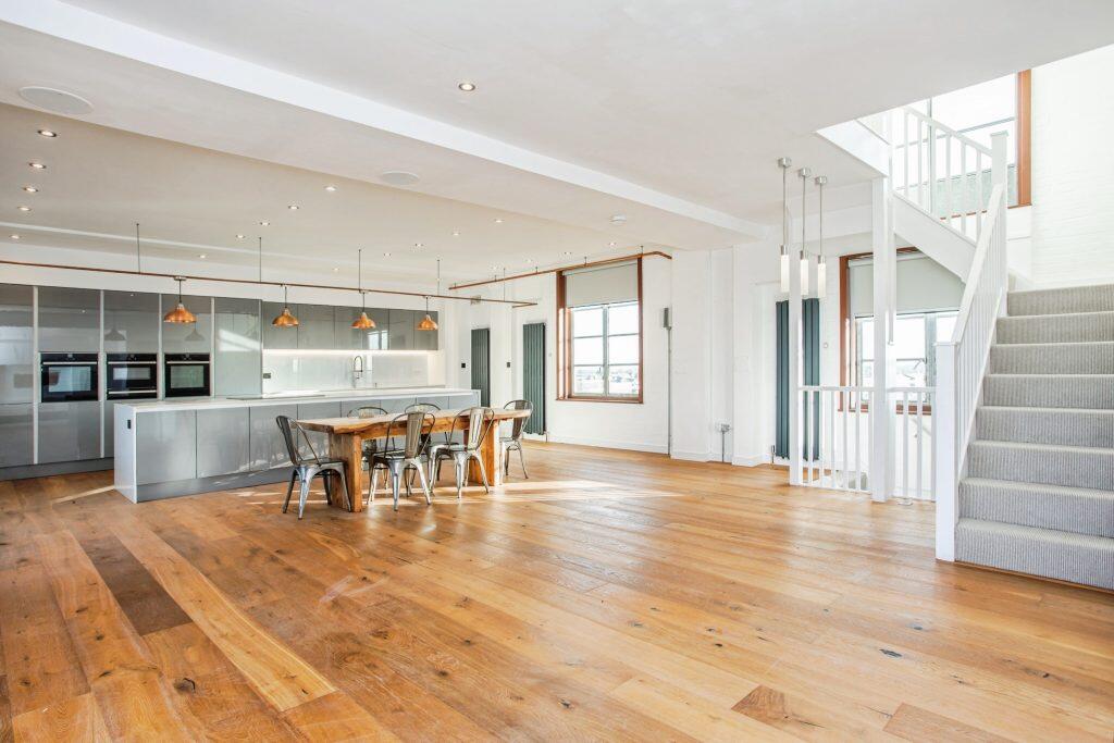 Apartment in Southend-on-Sea - View 5